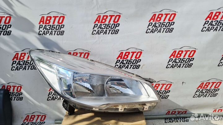 Фара правая Ford Kuga 2 галоген оригинал