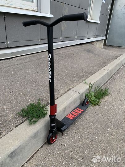 Трюковой самокат новый, красный