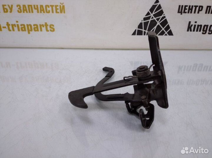 Крюк замка капота Skoda Octavia A5 рестайлинг