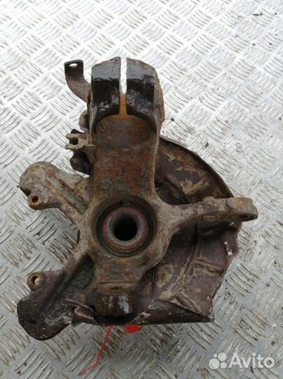 Кулак поворотный прав. перед. Skoda Roomster