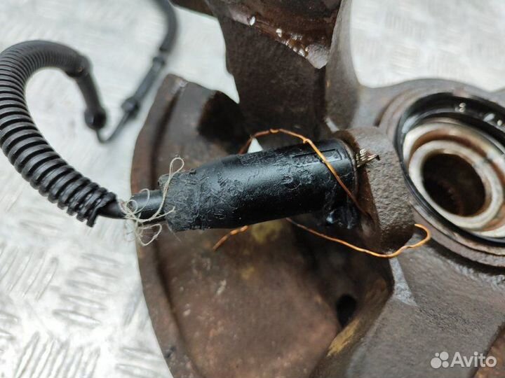 Кулак поворотный передний левый Kia Spectra S6D