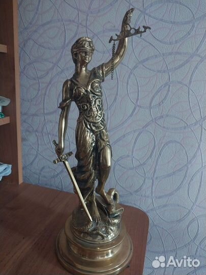 Бронзовая статуэтка