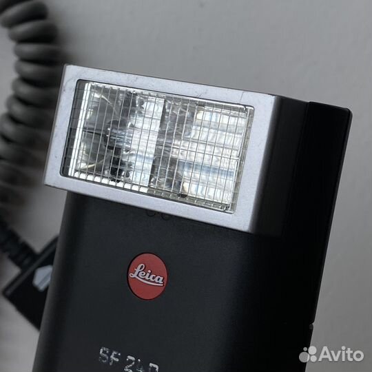 Вспышка leica SF 240 + шнур nikon sc 17