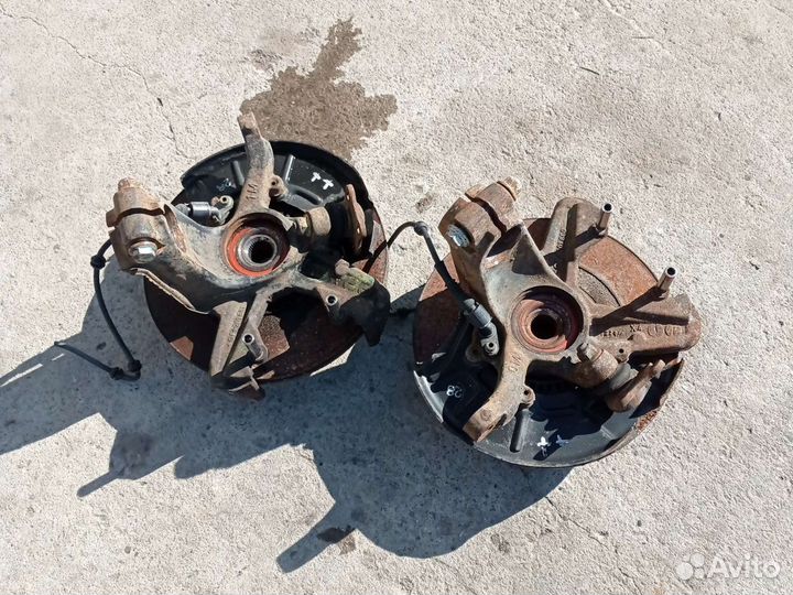 Кулак поворотный правый к Volkswagen Golf 4