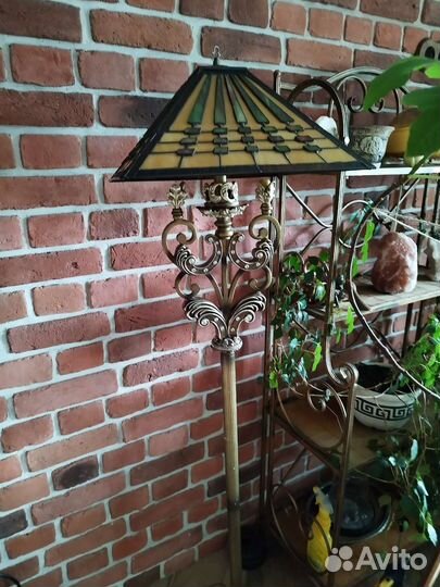 Торшер. Напольная лампа в стиле Тиффани