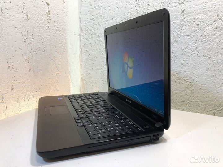 Ноутбук Samsung i3 370M / DDR3 4GB / 120GB SSD