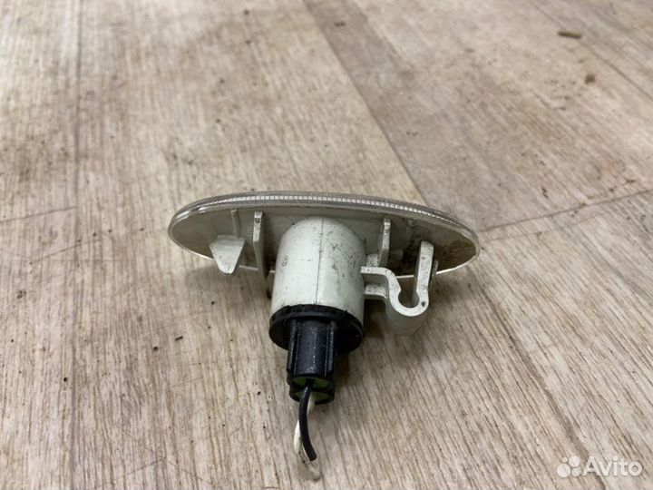 Повторитель в крыло Nissan Note E11 (1.4) CR14DE