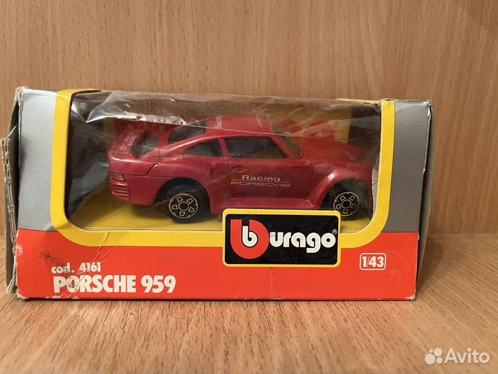 Модель машины burago porsche 959