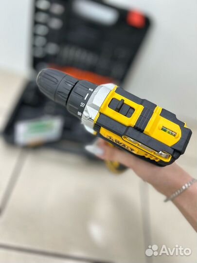 Аккумуляторный шуруповерт DeWalt