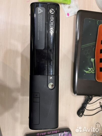 Xbox 360e полный комплект + kinect