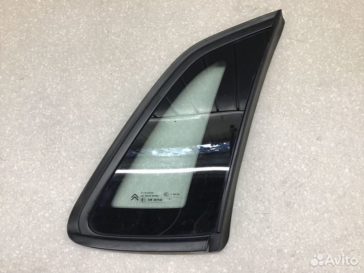 Стекло кузовное глухое правое Citroen C4 II 2011