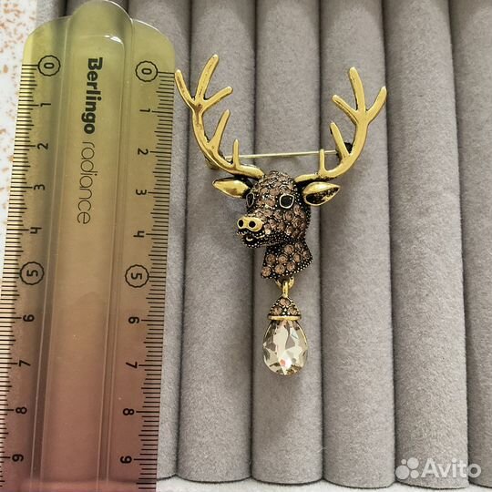 Брошь олень