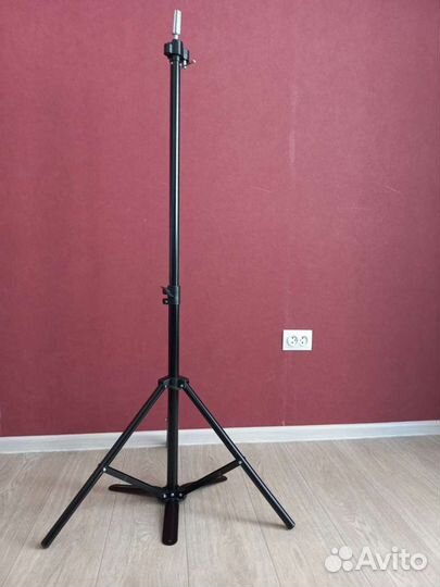 Штатив напольный тринога