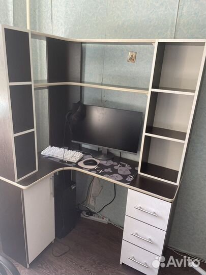 Компьютерный стол