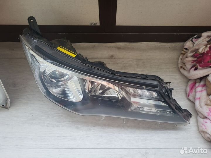 Фара Toyota rav4 2012-2015