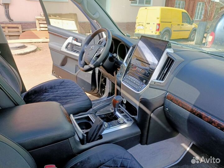 Рестайлинг Toyota Land Cruiser 200