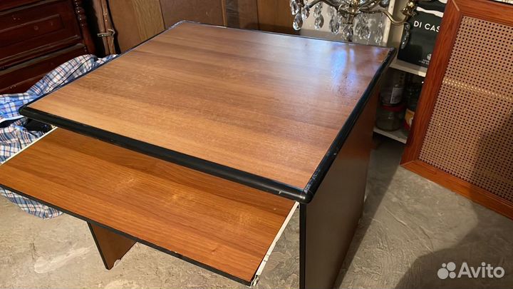 Стол под компьютер