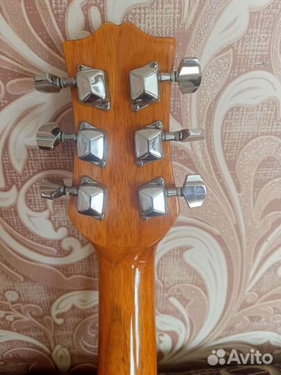 Акустическая гитара