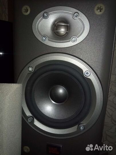 Акустические колонки jbl
