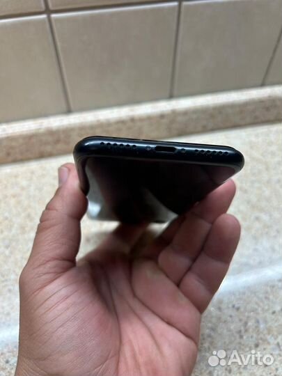 iPhone SE, 64 ГБ