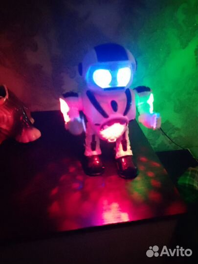 Игрушка робот
