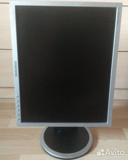 Монитор Samsung 17 поворотный