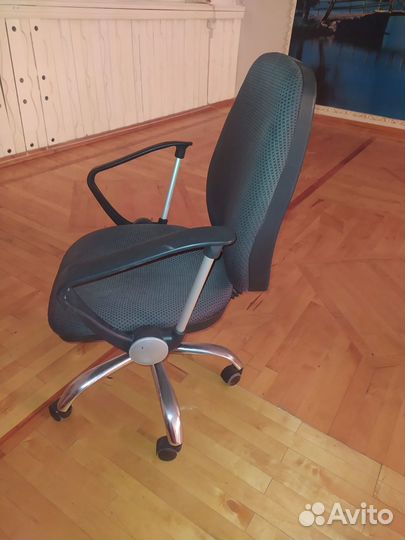 Стул компьютерный, офисное кресло
