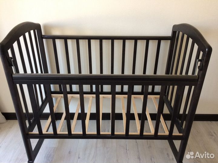Кроватка детская с матрасом (новый)