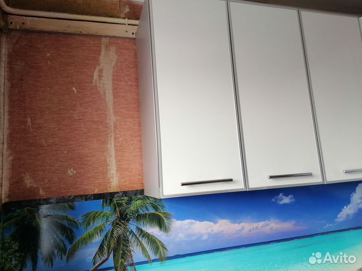 Верхняя часть гарнитура вместе с вытяжкой