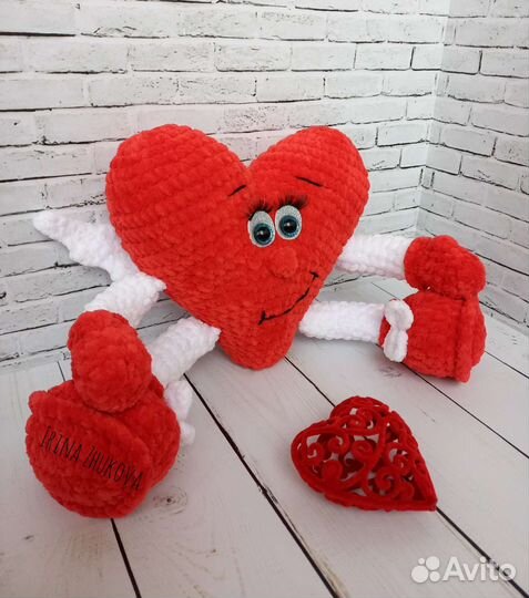 Сердечко с ручками и ножками. Вязаная игрушка