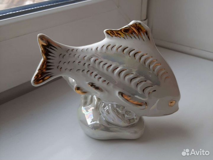 Фарфоровая статуэтка карп дулево