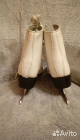 Коньки фигурные, р.32