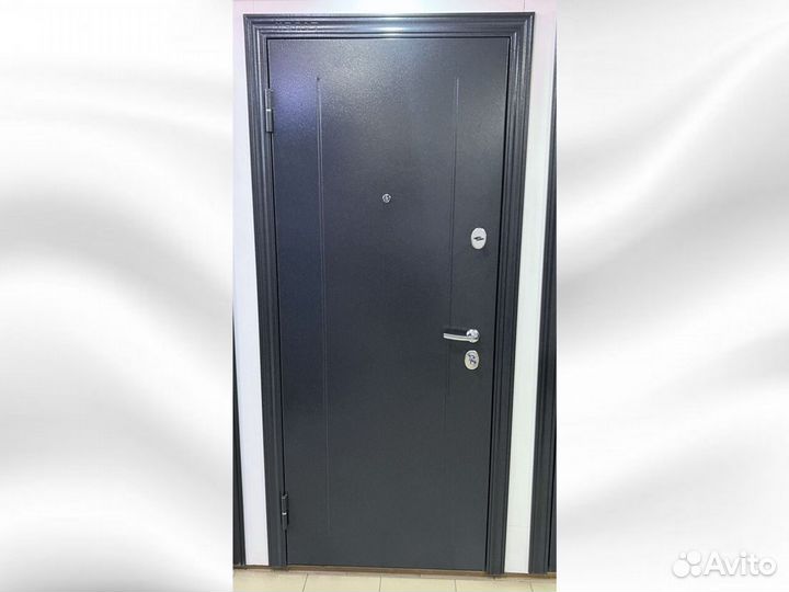 Входная дверь квартирная металлическая