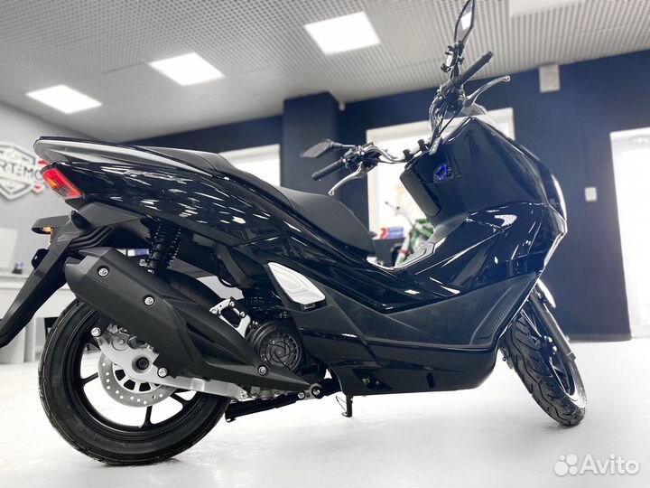 Скутер Vento PCX 200