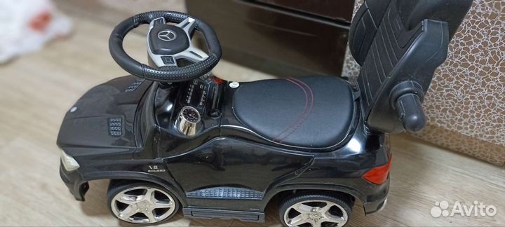 Машинка каталка толокар с ручкой