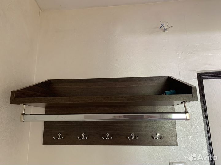 Продаю полку в прихожую