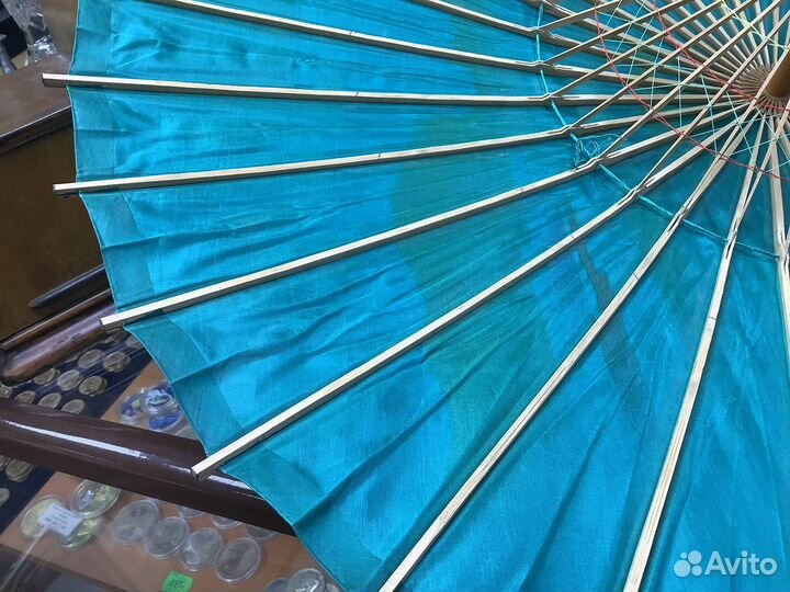 Зонт от солнца из бамбука. Шелк, роспись. Китай