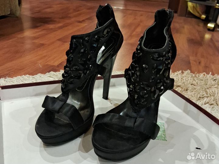 Босоножки женские