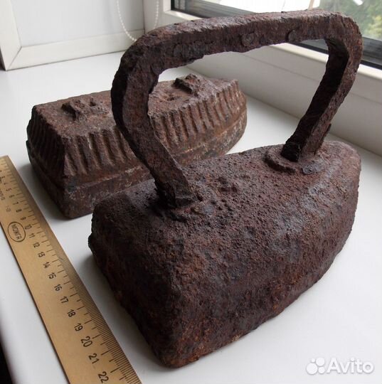 Утюги, молотки и весовые гири