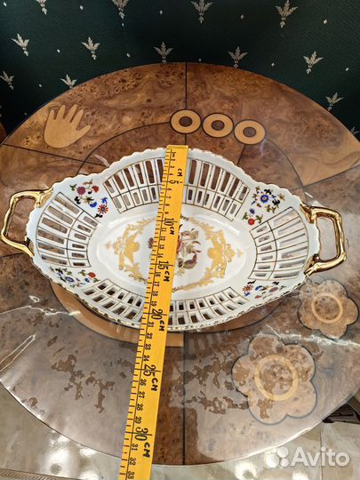 Ваза для фруктов на ножках фарфор