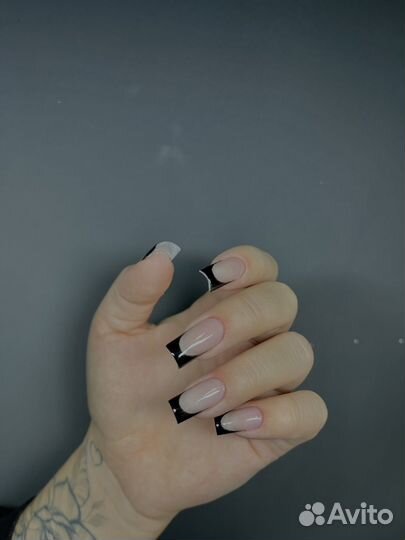 Маникюр педикюр