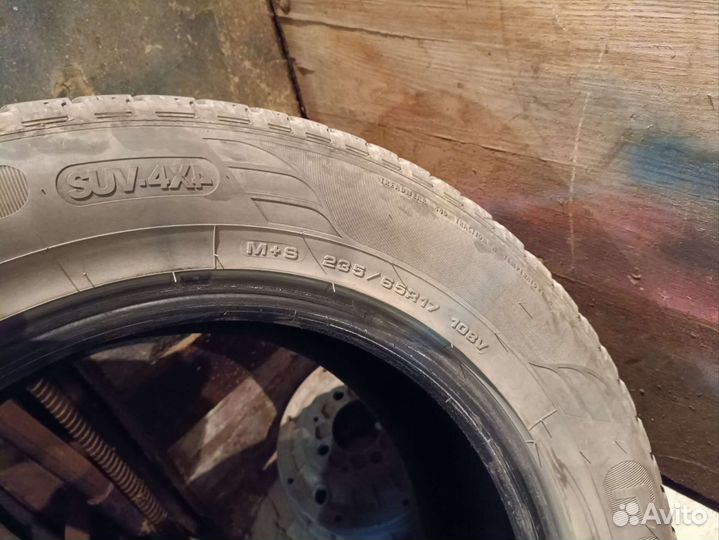 Goodyear EfficientGrip SUV 4x4 235/65 R17 108V