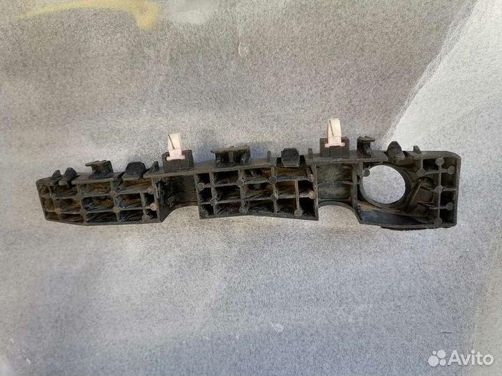 Кронштейн правый переднего бампера Kia Optima 4