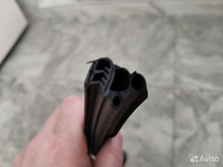 Уплотнитель капота Опель Астра Н 3-контурный