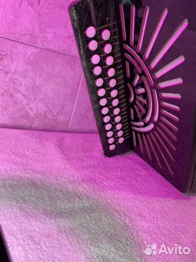 Гармонь Кировская Заказная Ля мажор Перламут Резн