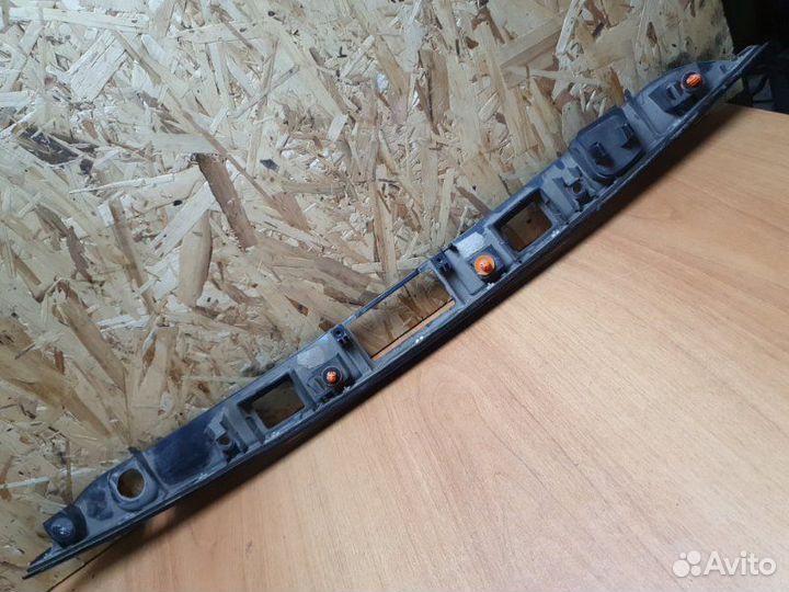 Накладка крышки багажника Mercedes C-Class W204