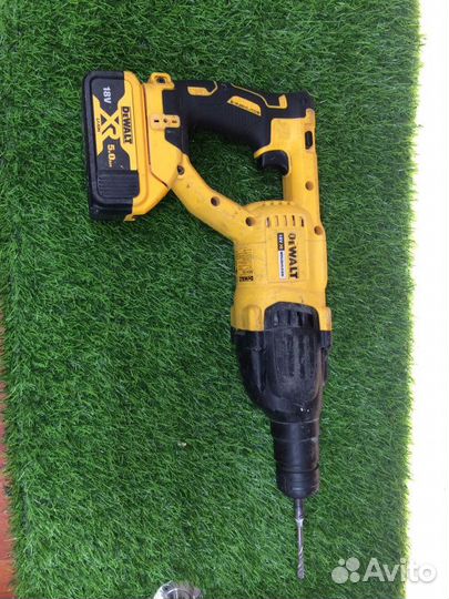 Перфоратор Dewalt DCH133