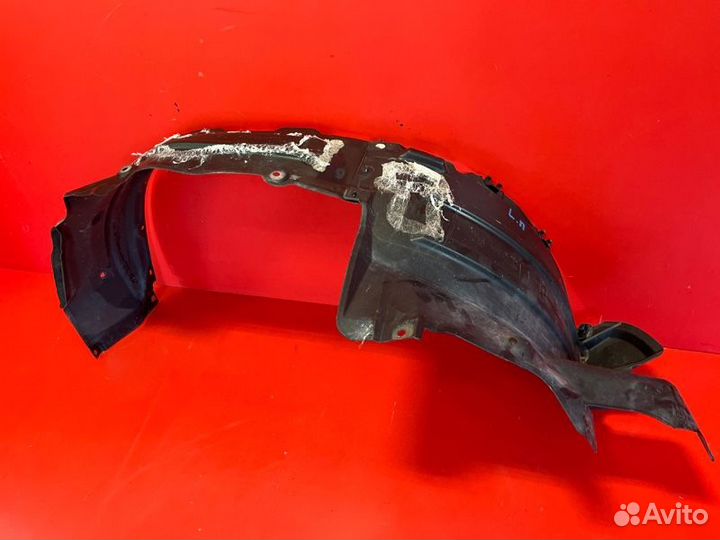 Подкрылок передний левый Toyota Land Cruiser
