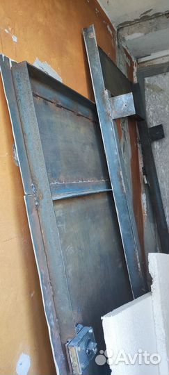 Металлическая дверь бу