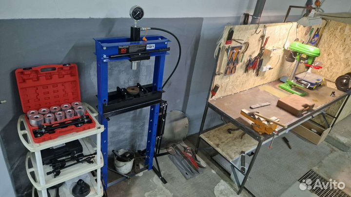 Гараж на час, автосервис самообслуживания